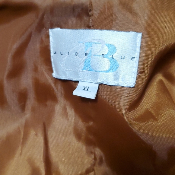 Tan suede over coat with rose 🌹embroidery - Picture 6 of 8